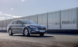 Skoda Octavia Estate 2020 года  (UK)